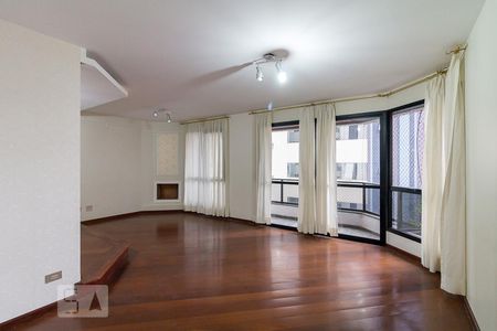 Sala de estar de apartamento à venda com 4 quartos, 165m² em Camargos, Guarulhos