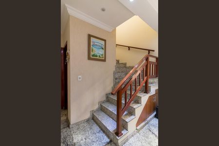 Escadas de casa à venda com 3 quartos, 154m² em Jardim Bom Clima, Guarulhos