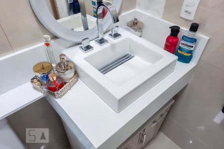 Apartamento à venda com 74m², 3 quartos e 2 vagas Apartamento à venda com 74m², 3 quartos e 2 vagasBanheiro da Suíte