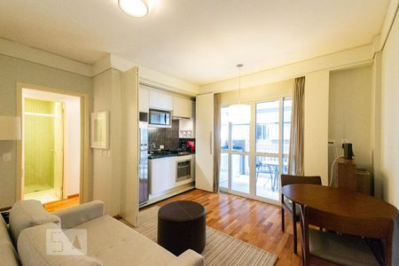 Sala e Cozinha de apartamento para alugar com 1 quarto, 43m² em Vila Olímpia, São Paulo