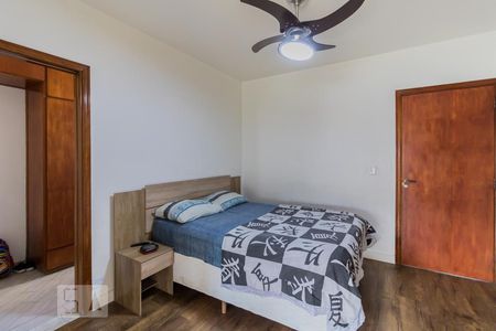 Suíte de casa à venda com 3 quartos, 250m² em Jardim Laone, São Paulo