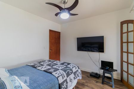 Suíte de casa à venda com 3 quartos, 250m² em Jardim Laone, São Paulo