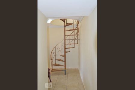 Escada de apartamento à venda com 4 quartos, 269m² em Santa Rosa, Niterói