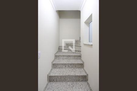 Escada de casa à venda com 3 quartos, 210m² em Parque Sao Domingos, São Paulo