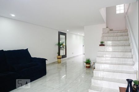 Sala de casa para alugar com 4 quartos, 260m² em Vila Carmosina, São Paulo