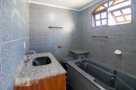 Banheiro do Quarto 1 - Suíte de casa para alugar com 3 quartos, 151m² em Vila Alvinopolis, São Bernardo do Campo