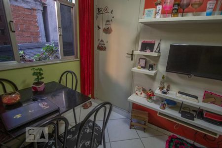 Sala de casa à venda com 1 quarto, 35m² em Ramos, Rio de Janeiro