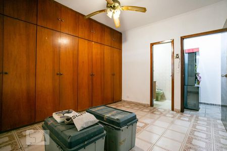 Suíte de casa à venda com 4 quartos, 250m² em Vila Pita, São Paulo