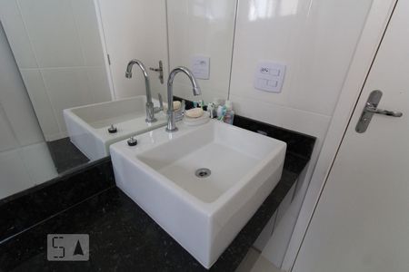 Detalhe banheiro de apartamento para alugar com 2 quartos, 56m² em Jardim São Carlos, Sorocaba