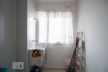 Área de serviço de apartamento para alugar com 2 quartos, 56m² em Jardim São Carlos, Sorocaba