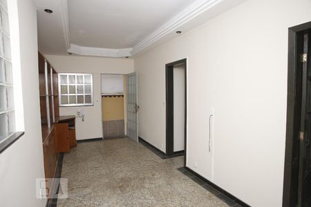 Casa à venda com 80m², 3 quartos e 2 vagasSala