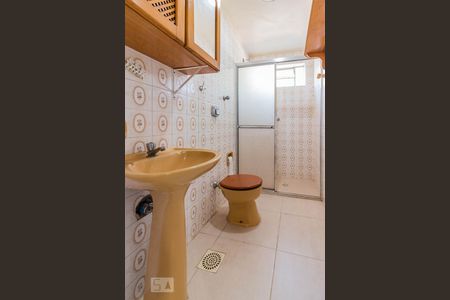 Banheiro de apartamento para alugar com 1 quarto, 38m² em Camaquã, Porto Alegre