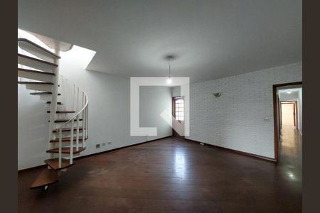 Sala de casa à venda com 4 quartos, 240m² em Vila Inglesa, São Paulo