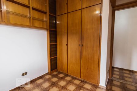 Quarto 1 de apartamento para alugar com 2 quartos, 61m² em Vila Cláudia, São Paulo
