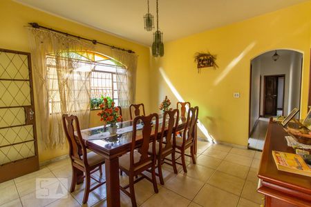 Sala 1 de casa à venda com 4 quartos, 400m² em Sagrada Família, Belo Horizonte