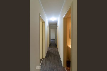 Corredor para os quartos de apartamento para alugar com 3 quartos, 80m² em Indianópolis, São Paulo