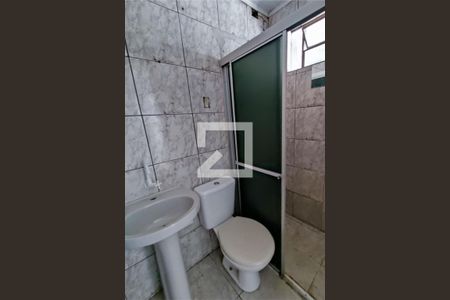 Banheiro de casa de condomínio para alugar com 1 quarto, 30m² em Cajuru, Curitiba