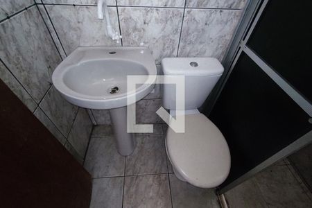 Banheiro de casa de condomínio para alugar com 1 quarto, 30m² em Cajuru, Curitiba