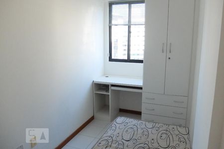 Quarto 2 de apartamento para alugar com 2 quartos, 65m² em Itaigara, Salvador