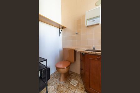 Banheiro de kitnet/studio para alugar com 1 quarto, 49m² em Rio Branco, Porto Alegre