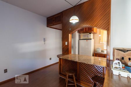 Sala de kitnet/studio para alugar com 1 quarto, 49m² em Rio Branco, Porto Alegre