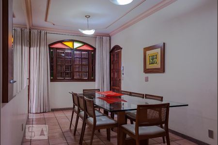 Casa à venda com 4 quartos, 310m² em Castelo, Belo Horizonte