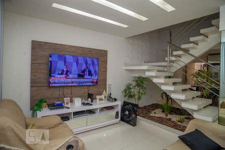 Sala de TV de casa de condomínio à venda com 3 quartos, 330m² em Taquara, Rio de Janeiro
