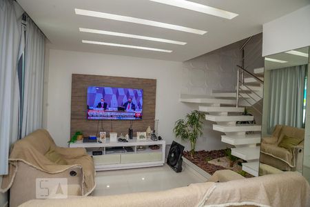 Sala de TV de casa de condomínio à venda com 3 quartos, 330m² em Taquara, Rio de Janeiro