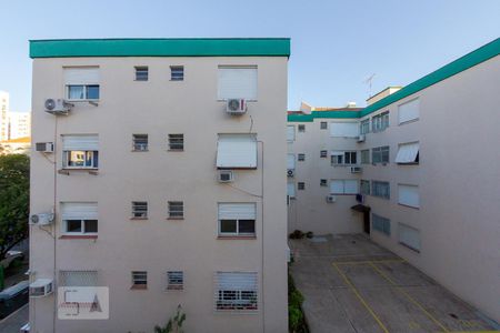 Vista da Suíte de apartamento à venda com 1 quarto, 42m² em Passo da Areia, Porto Alegre