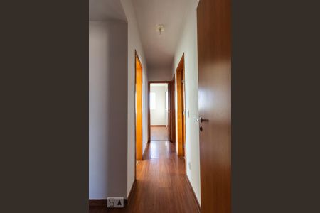 Corredor de apartamento à venda com 3 quartos, 82m² em Ouro Preto, Belo Horizonte