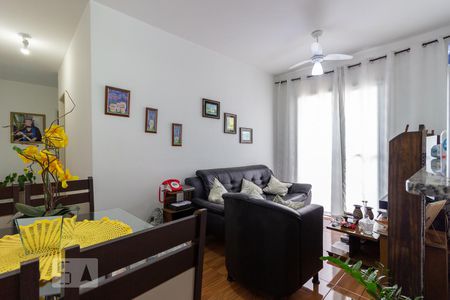 Sala de apartamento para alugar com 2 quartos, 58m² em Jardim Tupanci, Barueri