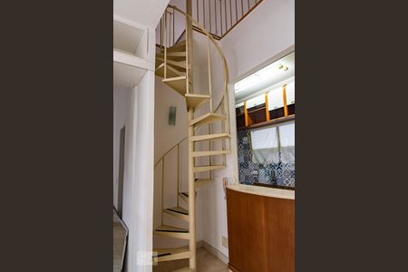 Escada de apartamento para alugar com 1 quarto, 75m² em Vila Mariana, São Paulo