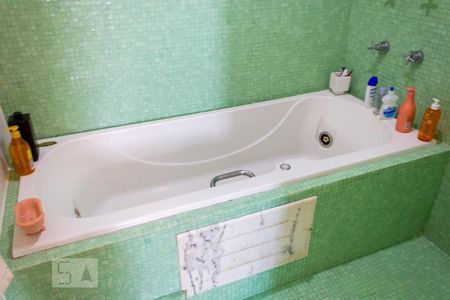 Apartamento para alugar com 414m², 5 quartos e 4 vagas Apartamento para alugar com 414m², 5 quartos e 4 vagasBanheiro do Quarto 1