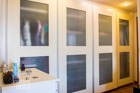 Apartamento para alugar com 414m², 5 quartos e 4 vagas Apartamento para alugar com 414m², 5 quartos e 4 vagasQuarto 1 - Armários