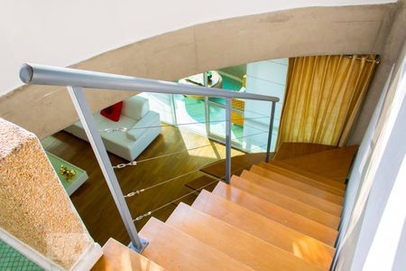 Apartamento para alugar com 414m², 5 quartos e 4 vagas Apartamento para alugar com 414m², 5 quartos e 4 vagasEscadas