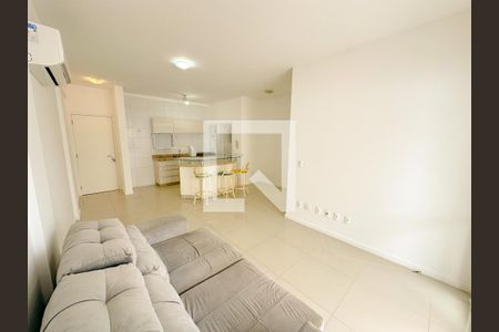 Sala de TV de apartamento para alugar com 1 quarto, 80m² em Ingleses do Rio Vermelho, Florianópolis