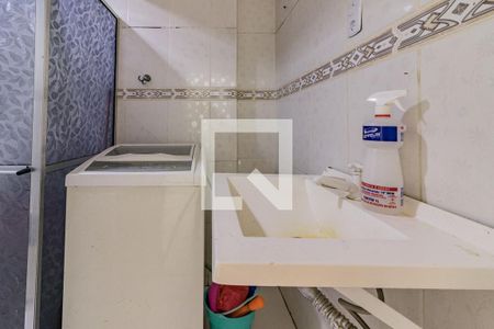 Banheiro de apartamento à venda com 2 quartos, 56m² em Centro Histórico, Porto Alegre