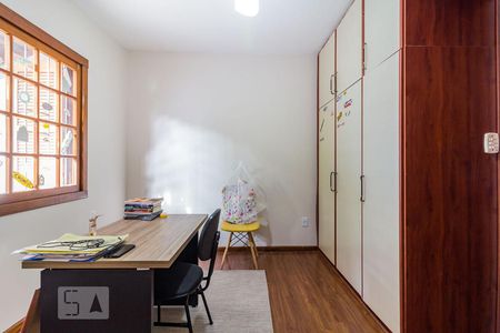 Dormitório3 de casa à venda com 4 quartos, 336m² em Nonoai, Porto Alegre