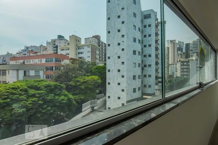 Vista Sala de apartamento para alugar com 3 quartos, 94m² em Santo Antônio, Belo Horizonte