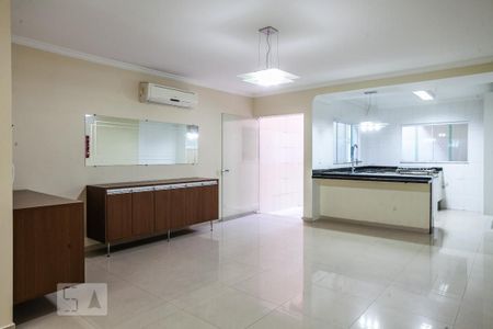 Sala de Estadão de casa à venda com 3 quartos, 210m² em Bangú, Santo André