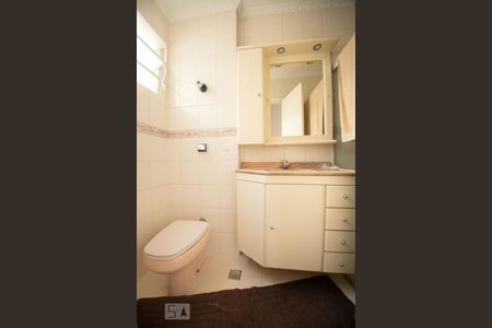 banheiro social de apartamento para alugar com 3 quartos, 70m² em Jardim Indianópolis, Campinas