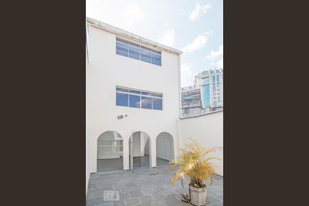 Casa para alugar com 342m², 3 quartos e 2 vagas Casa para alugar com 342m², 3 quartos e 2 vagasPátio Interno com Anexo de 3 Salões