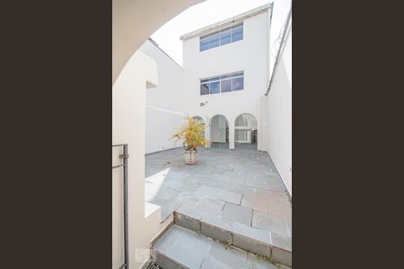 Casa para alugar com 342m², 3 quartos e 2 vagas Casa para alugar com 342m², 3 quartos e 2 vagasPátio Interno com Anexo de 3 Salões