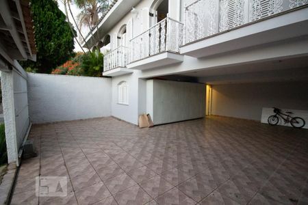 Casa para alugar com 367m², 3 quartos e 5 vagas Casa para alugar com 367m², 3 quartos e 5 vagasGaragem