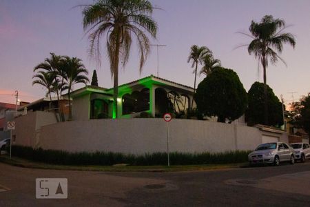 Casa para alugar com 367m², 3 quartos e 5 vagas Casa para alugar com 367m², 3 quartos e 5 vagasFachada