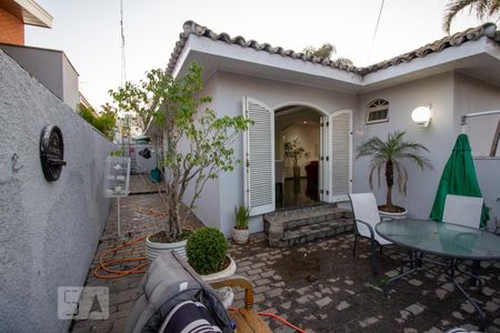 Casa para alugar com 367m², 3 quartos e 5 vagas Casa para alugar com 367m², 3 quartos e 5 vagasQuintal