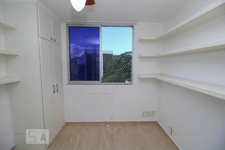 Quarto 1 de apartamento para alugar com 3 quartos, 80m² em Laranjeiras, Rio de Janeiro