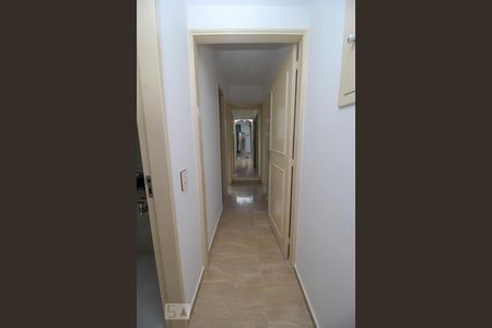 Corredor de apartamento para alugar com 3 quartos, 80m² em Laranjeiras, Rio de Janeiro