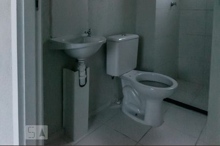 Banheiro de apartamento à venda com 2 quartos, 41m² em Sarandi, Porto Alegre