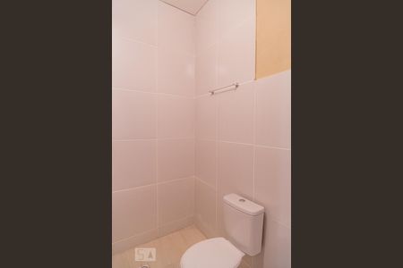 Banheiro Social de kitnet/studio para alugar com 1 quarto, 30m² em Santa Efigênia, Belo Horizonte